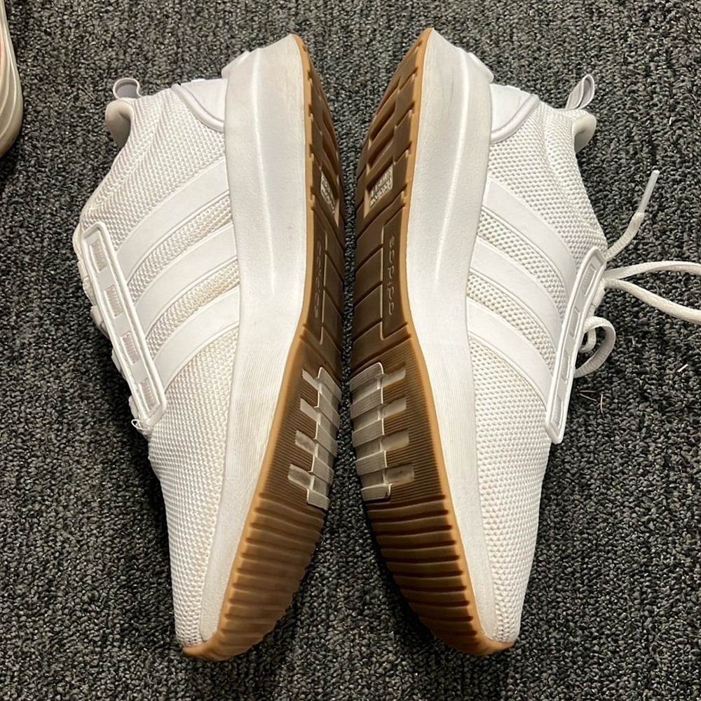 WHITE ADIDAS RUNNING SHOES